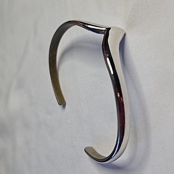 VINTAGE CUFF BANGLE SILVERTONE BY AVON - Picture 6 of 7